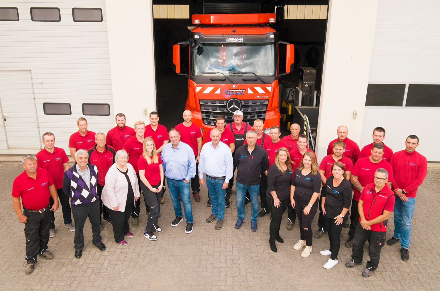 Team aus 40 Mitarbeitenden